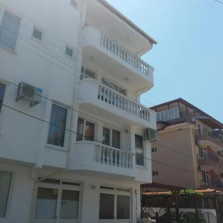 Primorsko Apartments *