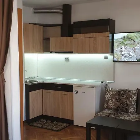 Апартаменты Primorsko Apartments