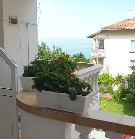 Primorsko Apartments 普里莫尔斯科