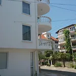 Primorsko Apartments *