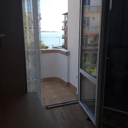 Primorsko Apartments *