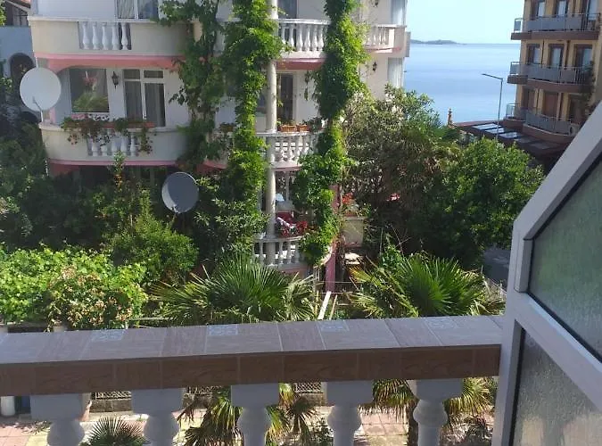 Апартамент Primorsko Apartments Приморско