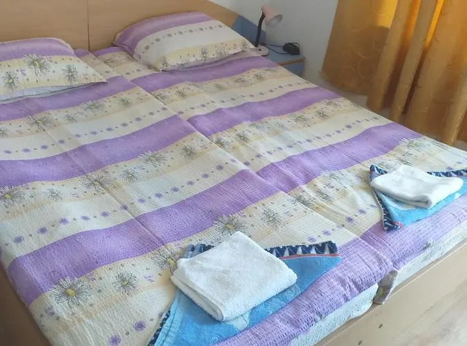 Апартамент Primorsko Apartments