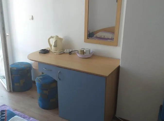 Апартамент Primorsko Apartments Приморско