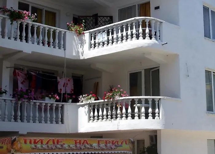 Primorsko Apartments Апартамент