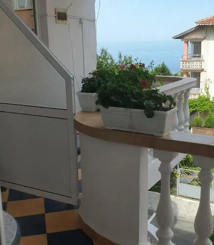 Апартамент Primorsko Apartments