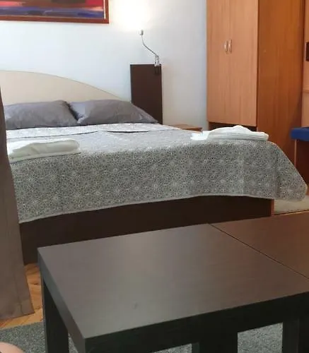 Апартамент Primorsko Apartments Приморско